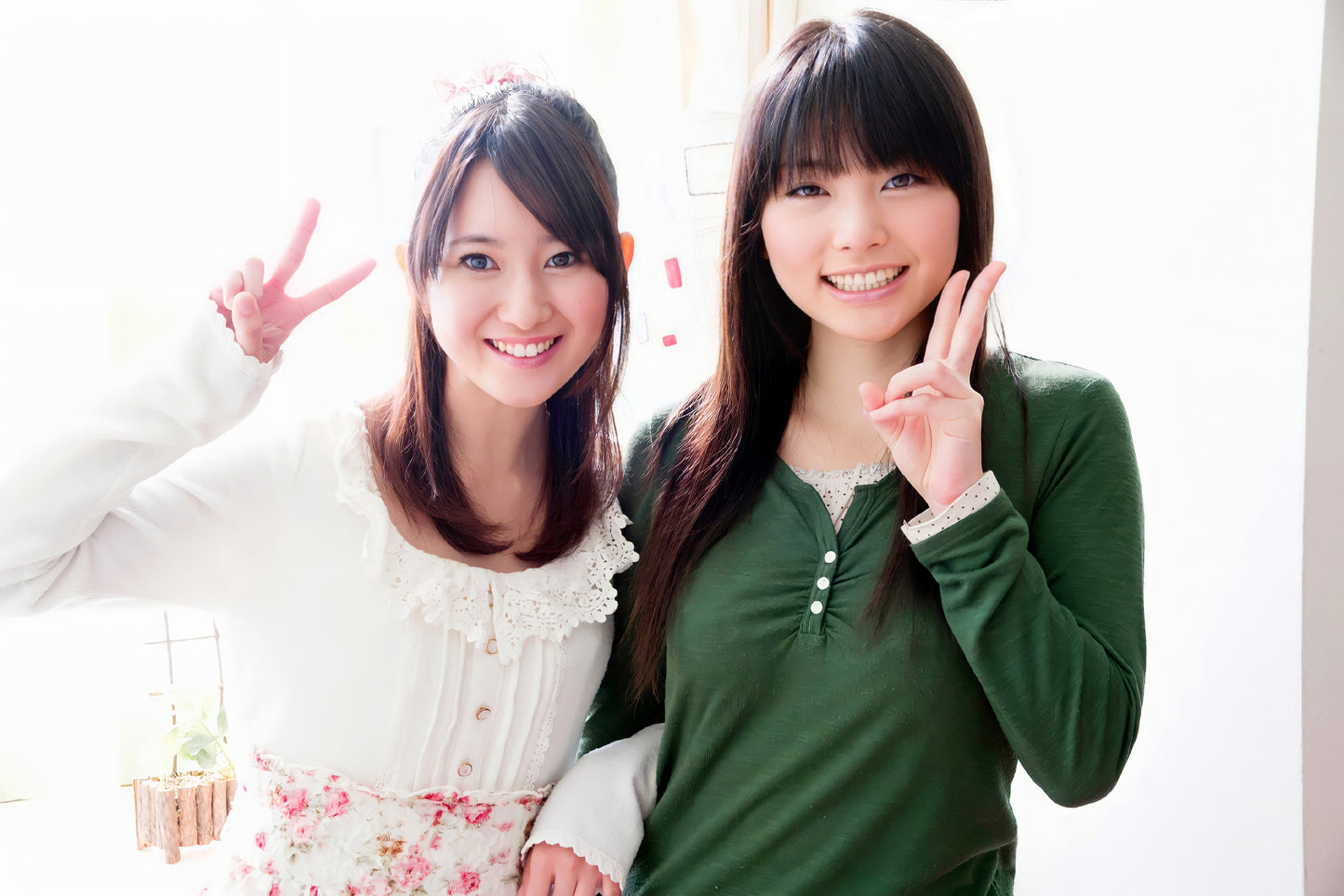 友達の前でガチエッチ!! 女のコが一番恥ずかしい事!それは友達の前でエッチな事しちゃうこと!そのムリな事やってもらいます!!8時間36名保存版