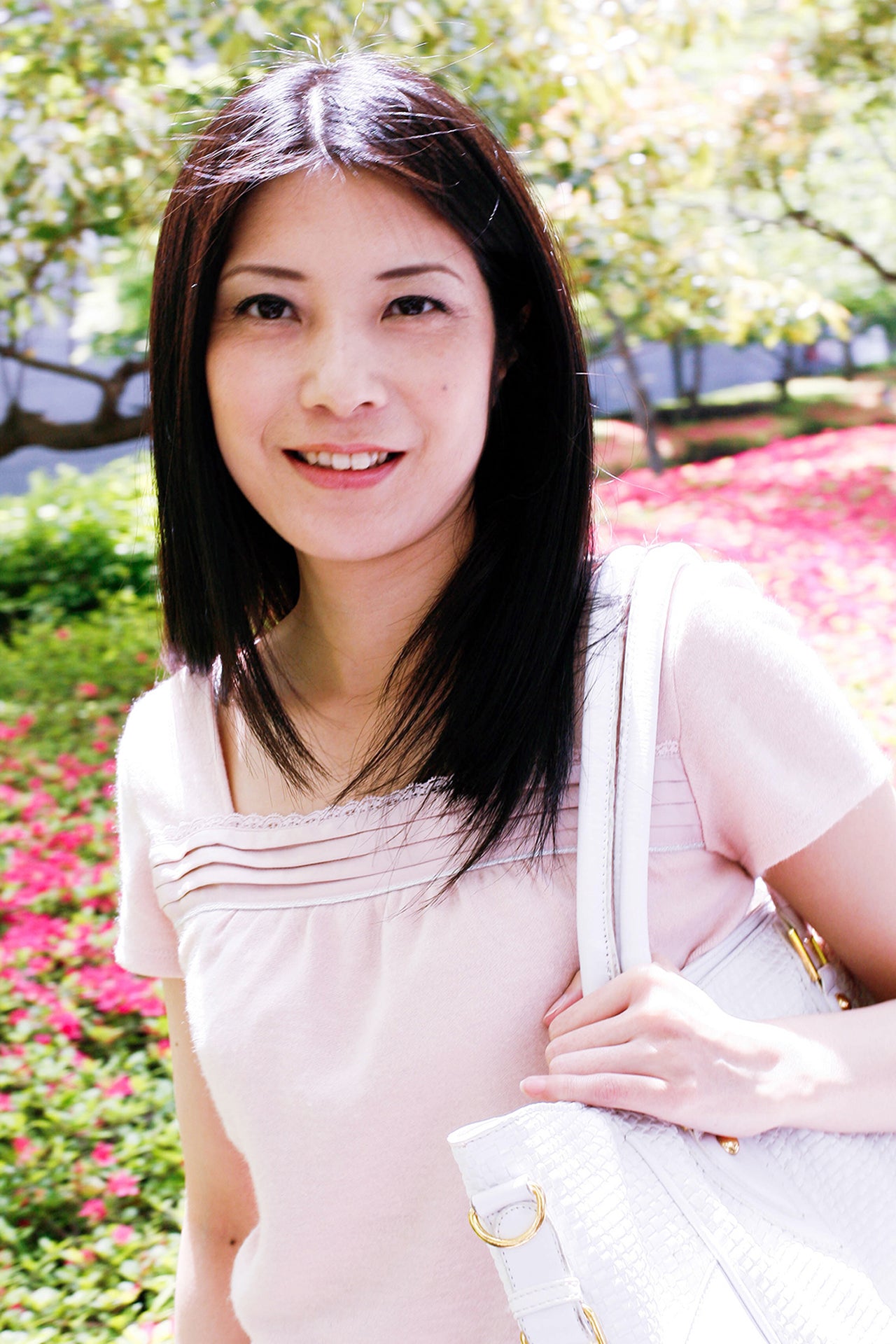 見たくないですか?商店街で見かける地味なおばさんがどんなふうに乱れるのか?大人しそうな外見からは、想像も出来ない激しさで久しぶりの快楽に溺れてイキまくる、濃厚中出しSEX6 16名
