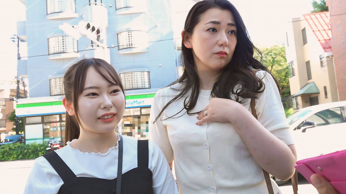 親友みたいな仲良し母娘ナンパ 巧みな言葉に口説かれ性的欲望に負けた母親とそれを見て興奮してしまう娘との極上親子丼！ 完全撮り下ろし3P中出し