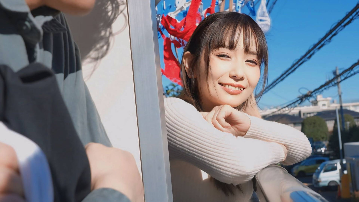 いつも綺麗で可愛い隣の若妻は昼間は天使、夜は淫乱！壁の向こうから聞こえる喘ぎ声に勃起しまくる僕、ある日思いを伝えたら旦那が出張中はいつも僕の部屋でSEXしまくった！笹倉杏
