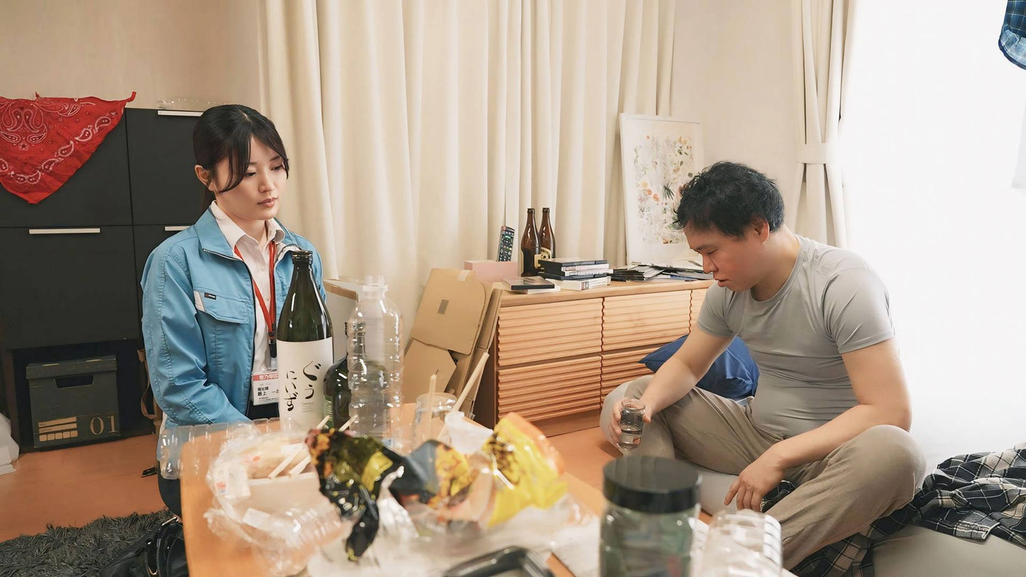 福祉課職員の人妻は訪問先の住人と一度だけ中出しを受け入れて不倫をした話