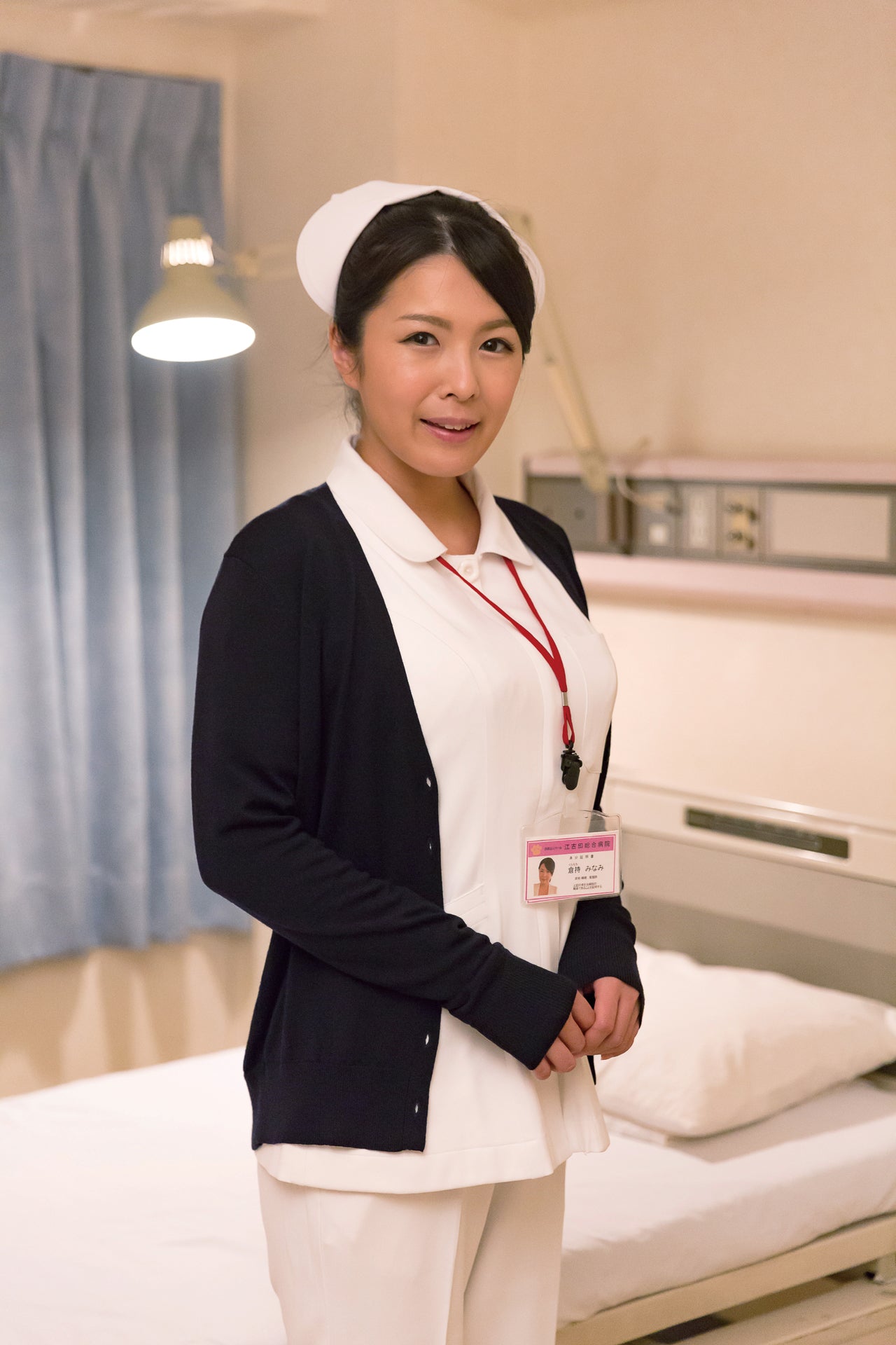 大部屋なのにチ〇ポが疼いて眠れないボクの精子を搾りとってくれるエロくて可愛い人妻看護師さん