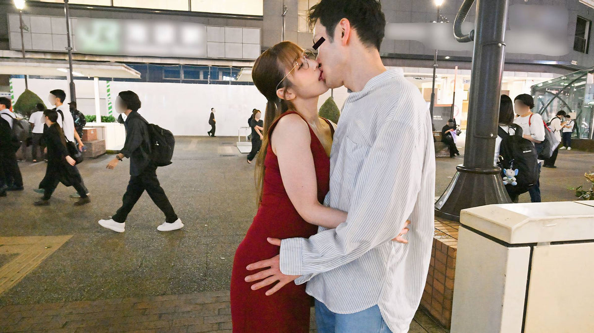 子育てがひと段落するのを待ち、満を侍して浮気を始めたSEX依存症の人妻 マキシワンピで年下の相手を駅まで迎えに行っては、自宅で不貞中出しSEX。池袋在住みなみさん 43歳